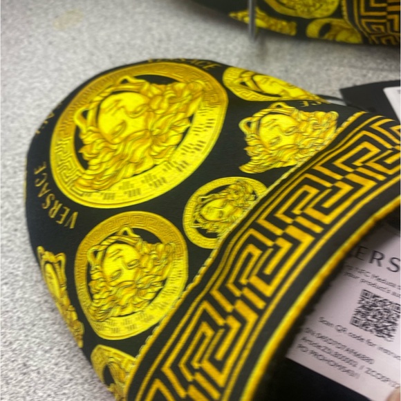 Versace S(5-6) Medusa Black & Gold Unisex House Slippers NWT Brand NIP - Picture 3 of 5
